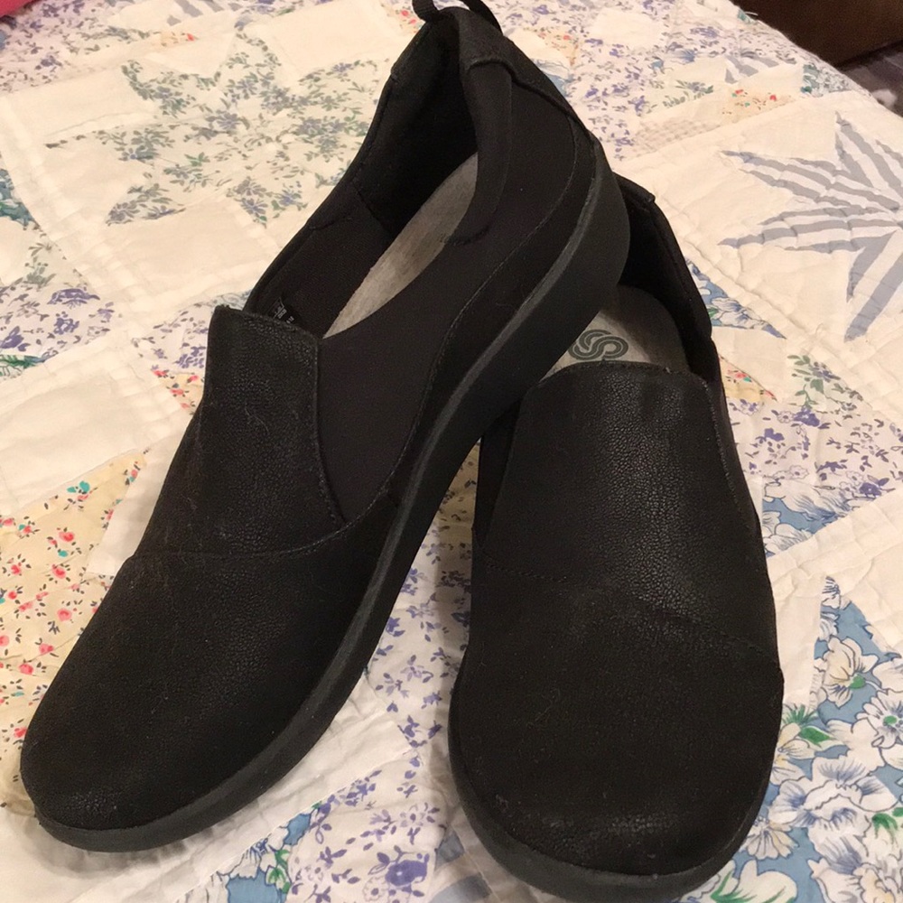 Soft navy shoes rarely worn size 8M